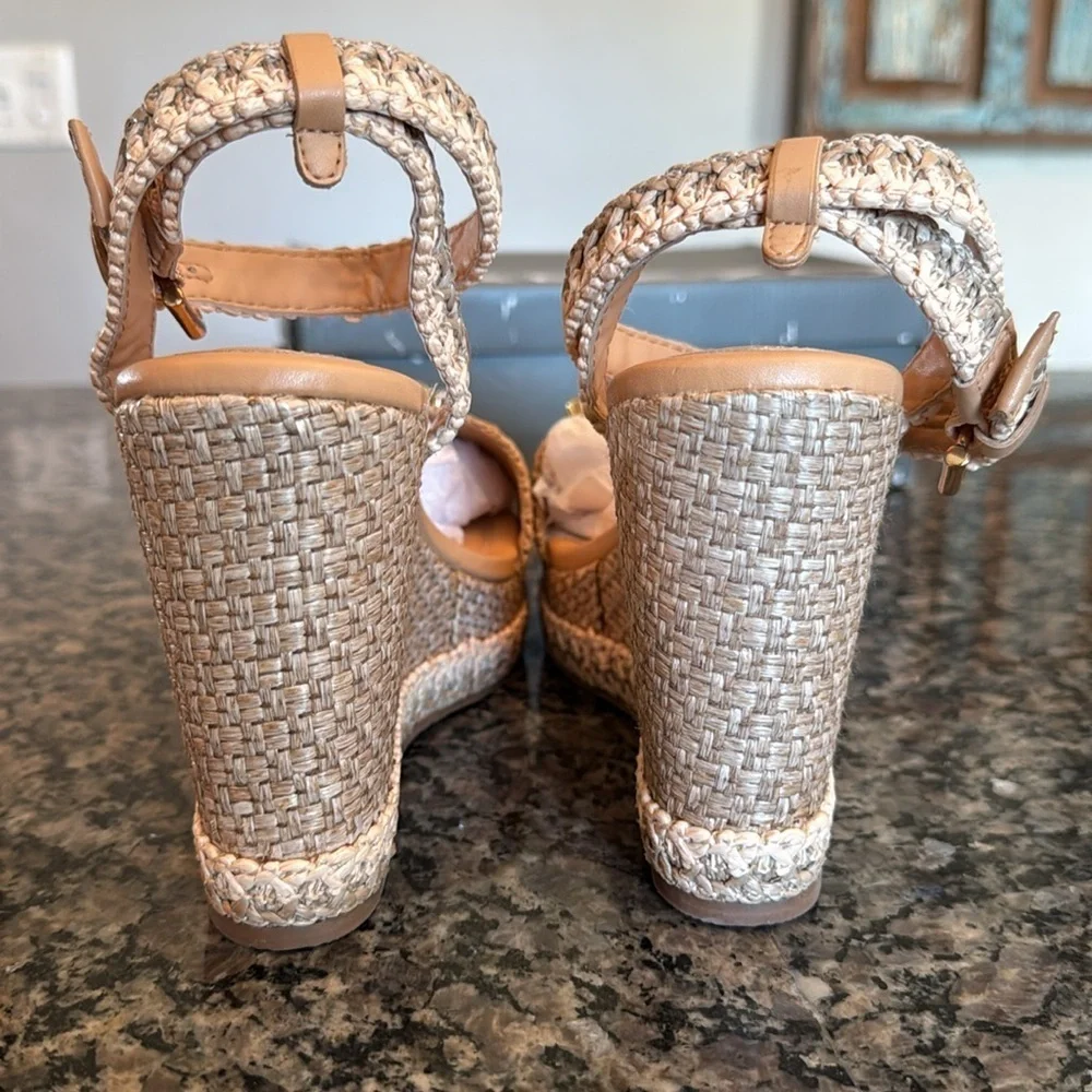 Arezzo Women's Tan Wedge platform Sandals NIB 9